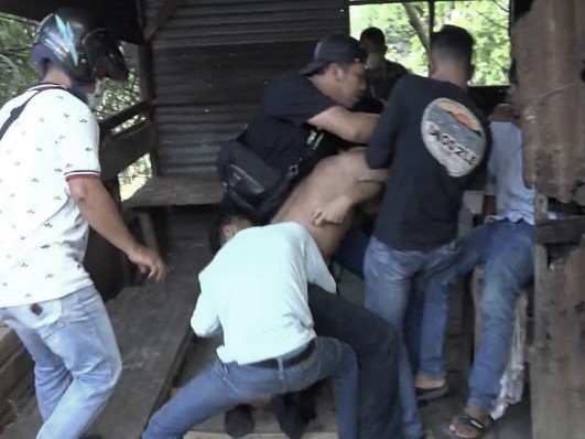 Polisi Tangkap Pengedar Narkoba di Permukiman Padat Penduduk Sempat Terjadi Duel